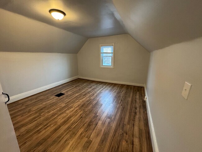 Building Photo - Charming 5BR Home in the Heart of Pittsbur...