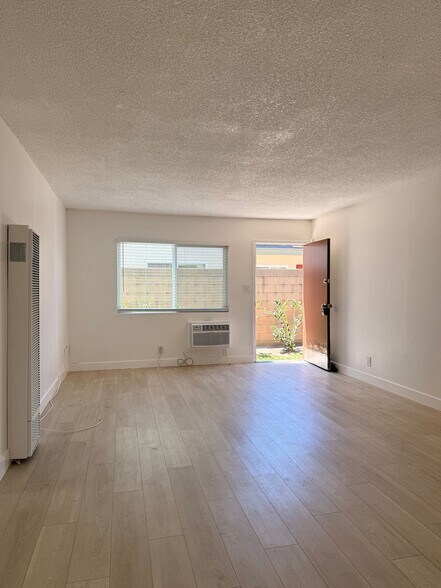 Building Photo - 5776 Rostrata Ave