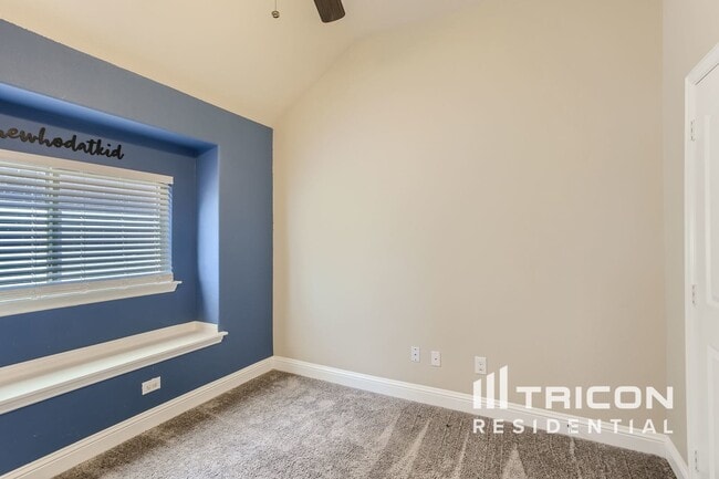Building Photo - 221 Eagle Ridge Rd