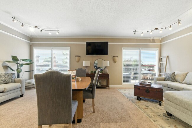 Building Photo - 2 bedroom / 1 bath. Limited-Time Offer: $600 Rent Credit (Applied Over First 3 Months)