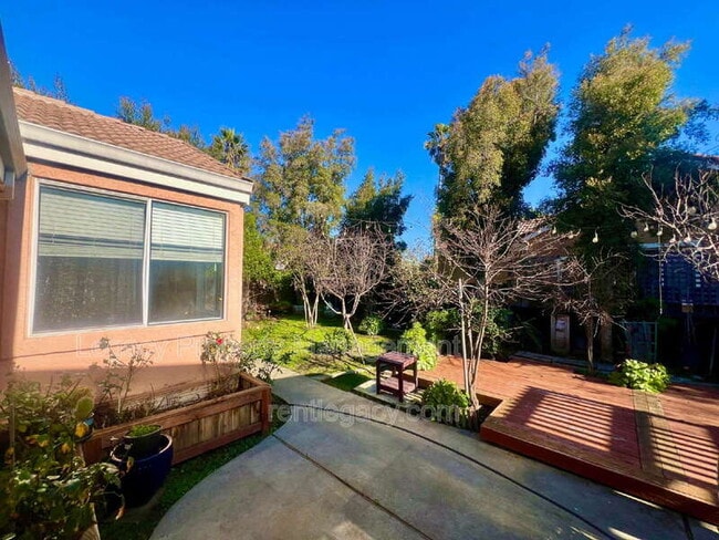 Building Photo - 413 Donaldson Ct