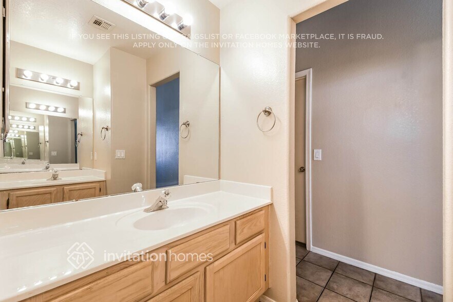 Building Photo - 1162 W Park Ct