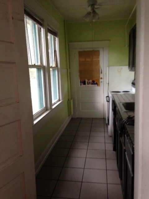 Building Photo - 2100 W Dekle Ave