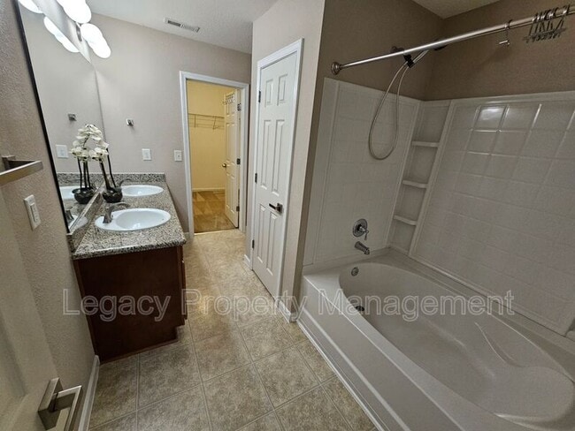 Building Photo - 312 Walnut Crossing Dr