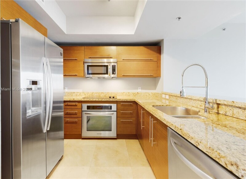 Building Photo - 2641 N Flamingo Rd