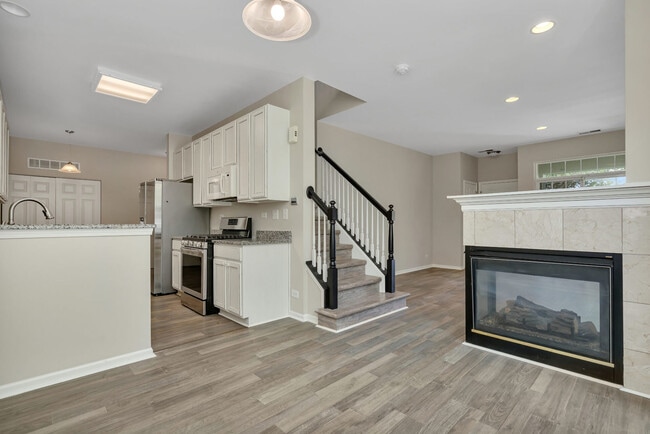 Building Photo - 2576 Hillsboro Blvd
