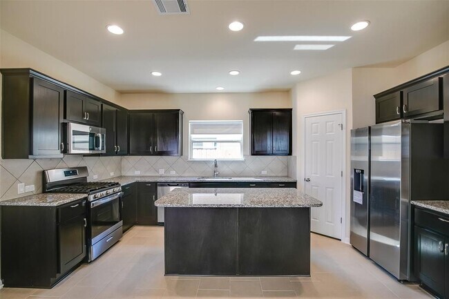 Building Photo - 905 Falkland Trace