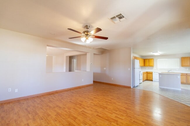 Building Photo - 8566 E Desert Ln
