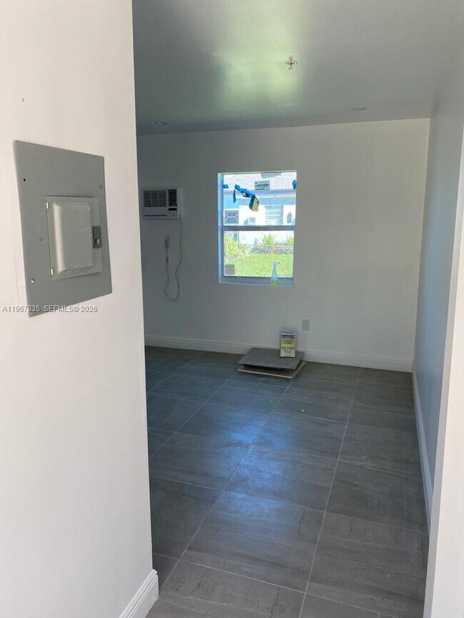 Building Photo - 4023 SW 19th St