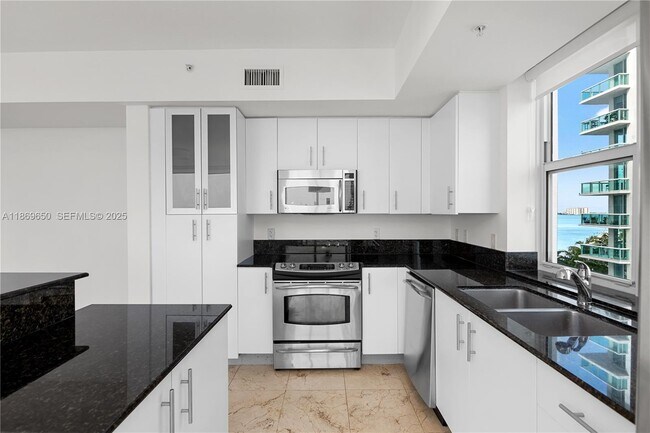 Building Photo - 7900 Harbor Island Dr