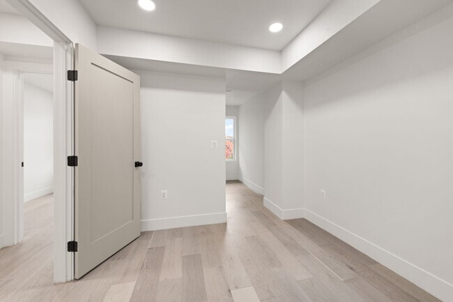 Building Photo - DC1026