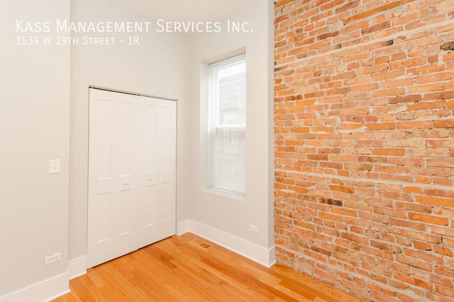 Building Photo - 1539 W 19th St