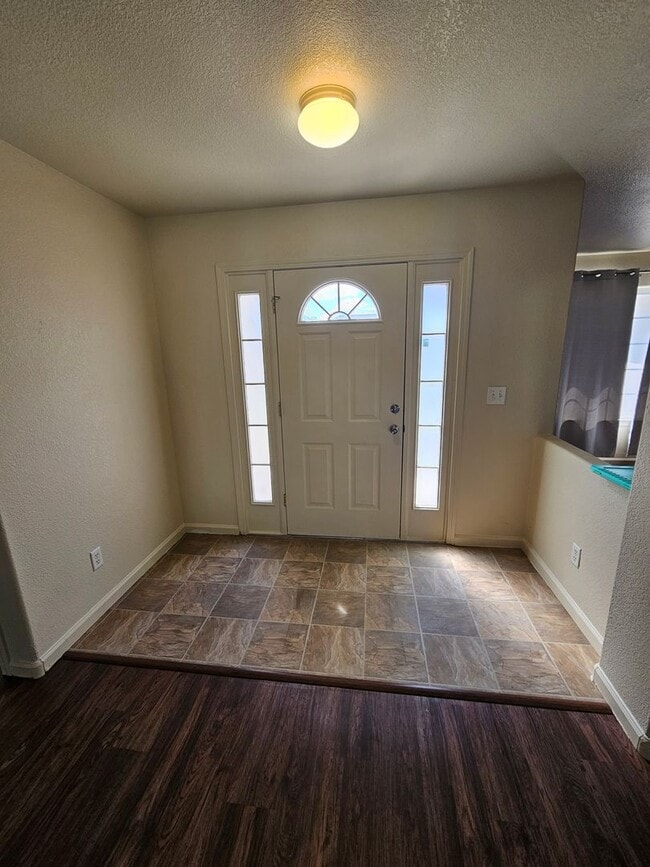 Building Photo - 3 Bedroom, 2 Bathroom Home in Fernley