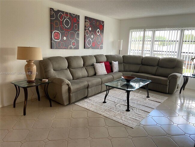 Building Photo - 13283 Pineapple Palm Ct