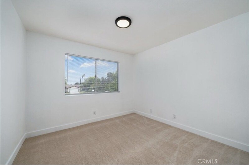 Building Photo - 3180 Little Mountain Dr