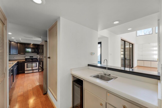 Building Photo - 1201 Autrey St