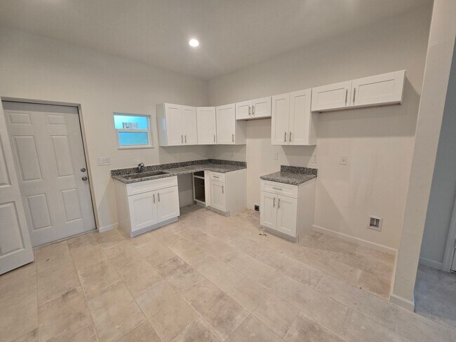 Building Photo - BRAND NEW 2/2/1 -SW LEHIGH ACRES