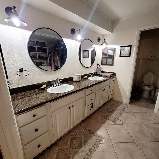 Building Photo - 1719 Brazo Cir