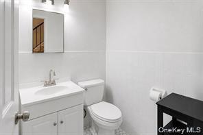 Building Photo - 7 Roundtree Ct
