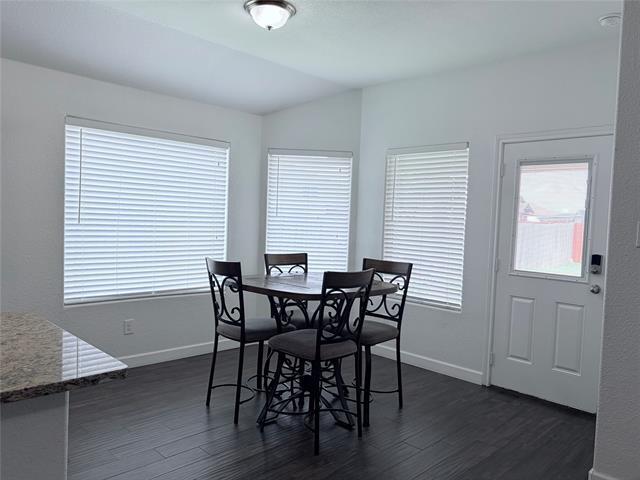 Building Photo - 520 Cantebury Park Ln