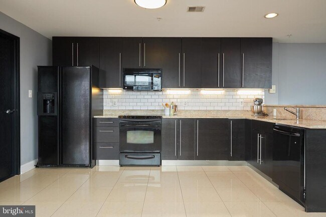 Building Photo - 1011 Arlington Blvd