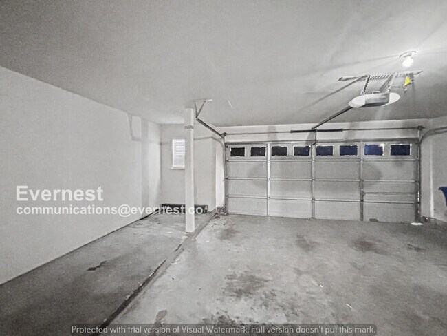 Building Photo - 3 Bed/2 Bath Home with Garage / Pet-Friendly / Available Now!