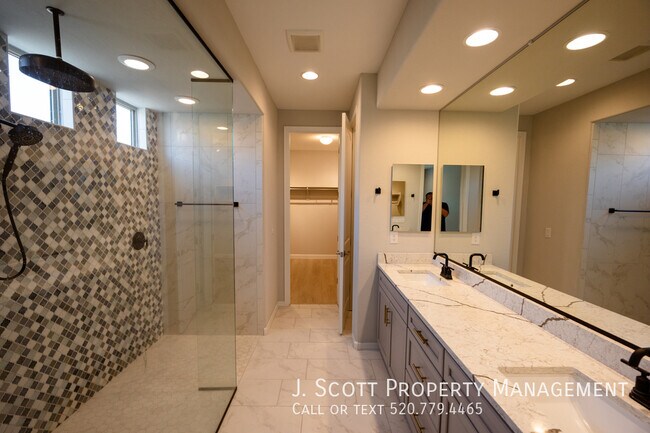 Building Photo - 5839 N 88th Ln