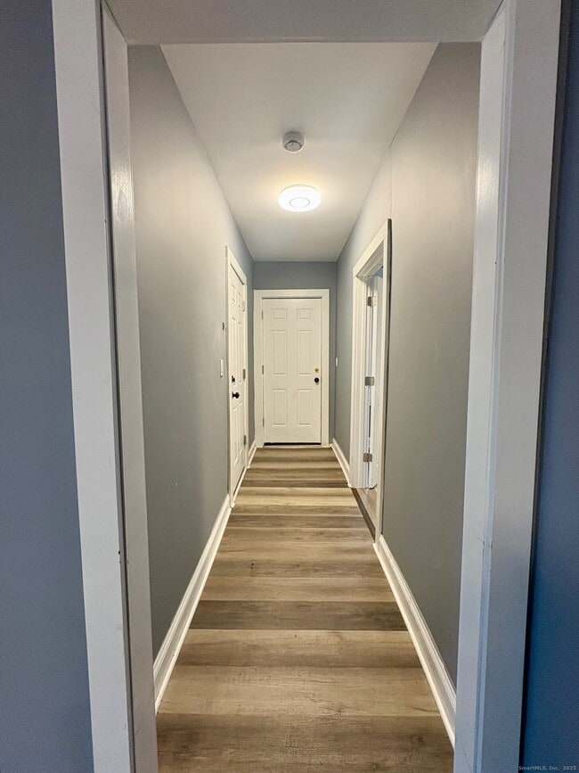 Building Photo - 8 Read St