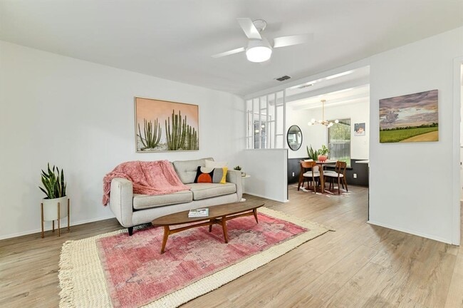 Building Photo - 608 Amesbury Ln