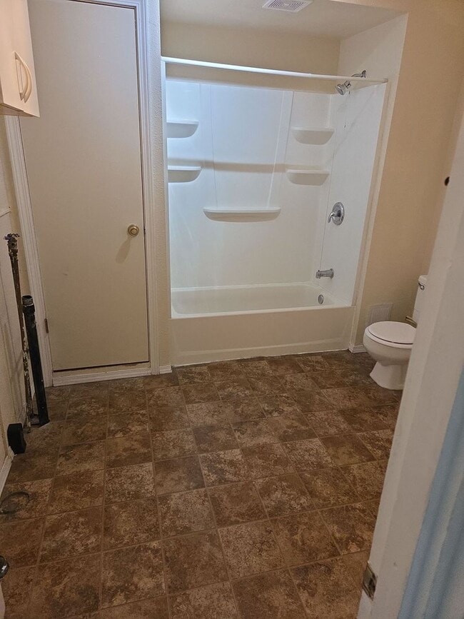 Building Photo - 206 Ketchum St E