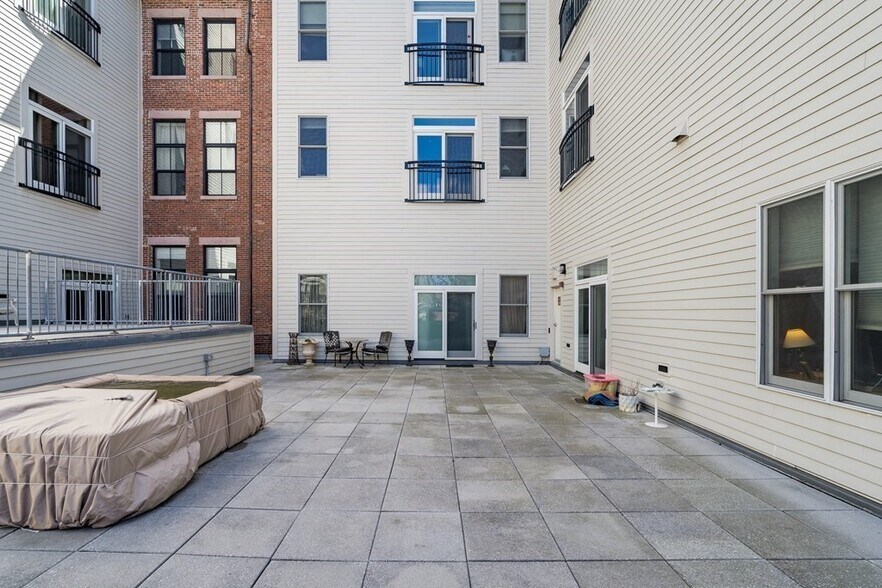 Building Photo - 1721 Washington St