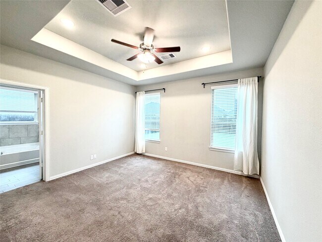 Building Photo - 8319 Divot Trce