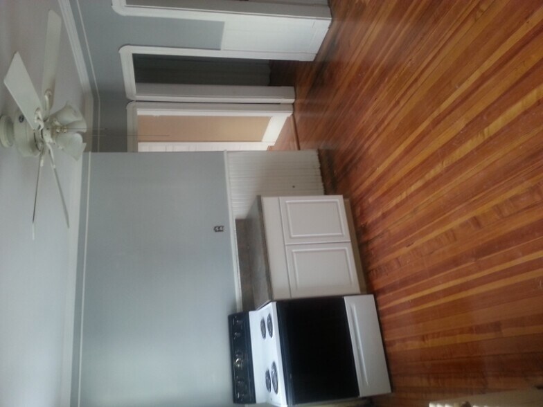 Building Photo - 5-7 Abbott St