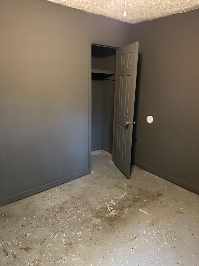 Building Photo - 809 George Kersh Dr