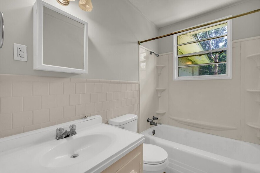 Building Photo - 706 Cypress St