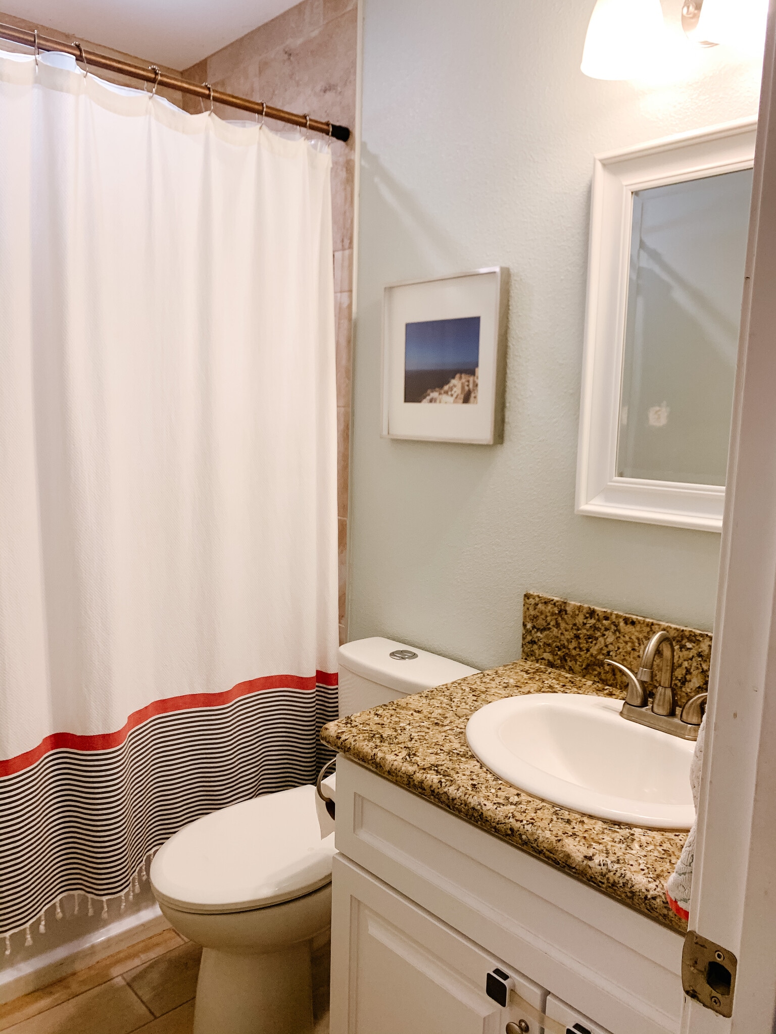 Guest Bath - 9761 Roe Dr.
