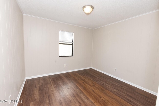 Building Photo - 103 Ravenwood Dr