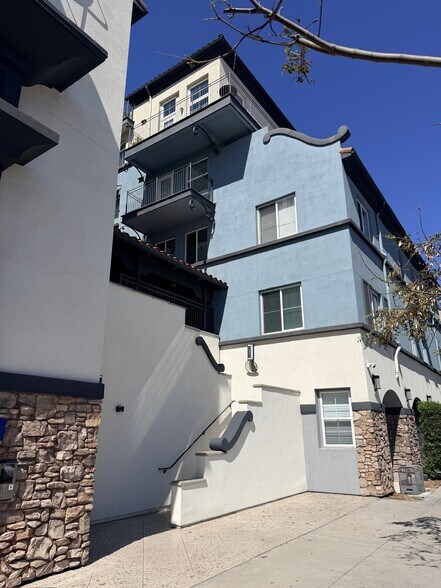 3rd Floor Condo - 3950 Ohio St