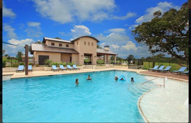 Building Photo - 205 Riverhill Cv