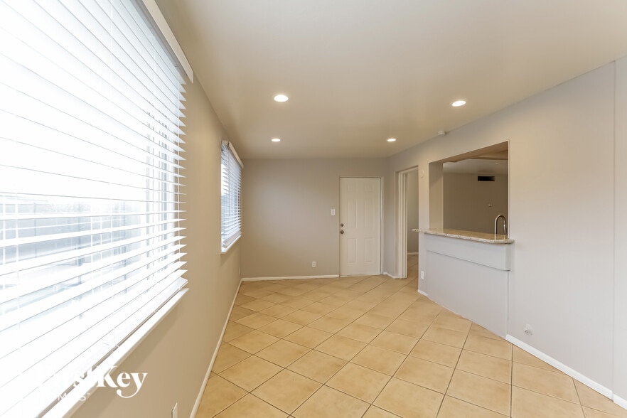 Building Photo - 3746 W Puget Ave