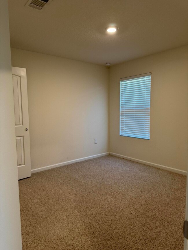 Building Photo - 905 Merganser Way