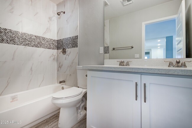 Building Photo - 557 W Toledo St