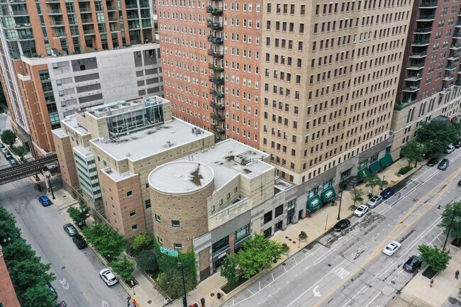 Building Photo - 40 E 9th St