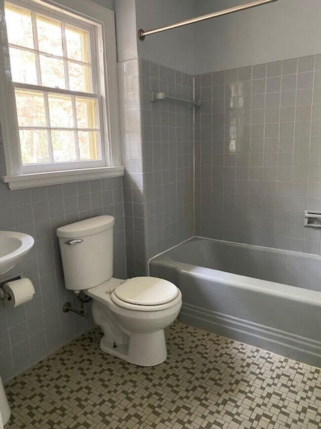 Building Photo - Rambling Brick Rancher with water views cl...