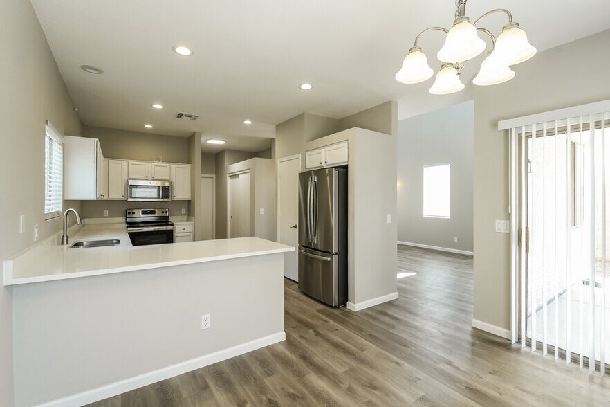 Building Photo - 1750 W Union Hills Dr