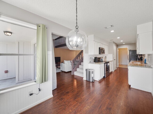 Building Photo - 2239 Highland Hills Dr