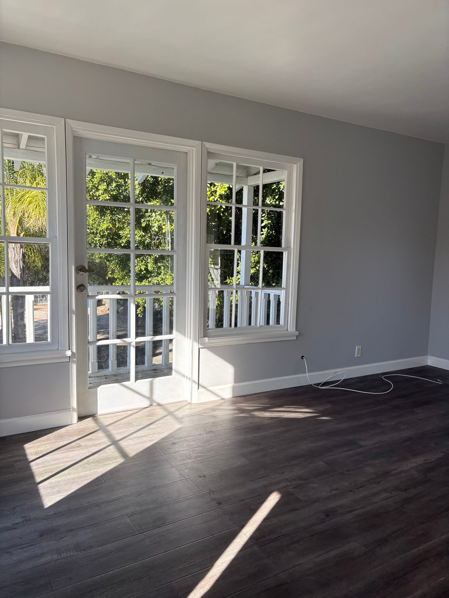 Building Photo - 5516 Vanalden Ave