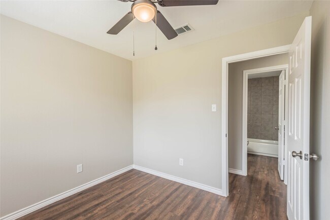 Building Photo - 7522 Pepperbrook Dr