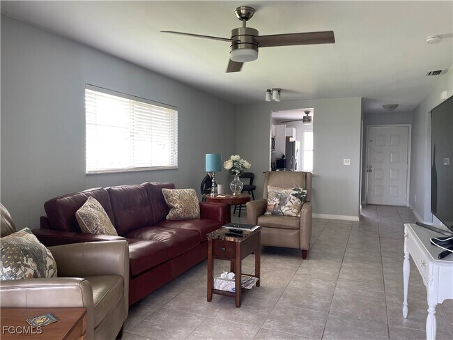 Building Photo - 1519 Cape Coral Pkwy W