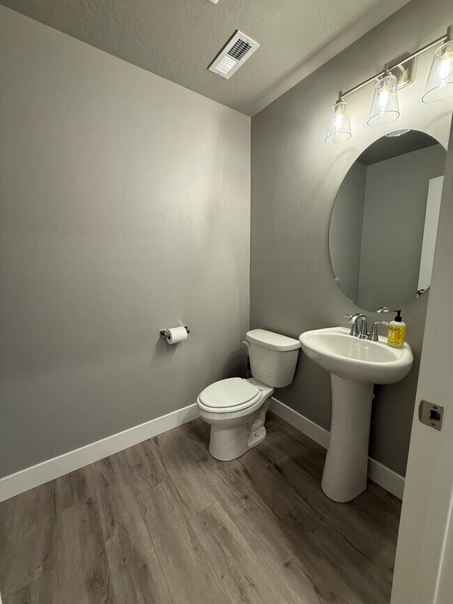 Building Photo - 2255 S 1120 W